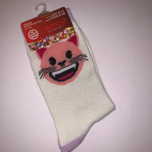 😊FREE😊 NWT EMOJI socks - 4 pk 1 price 🧦 - Picture 4 of 8